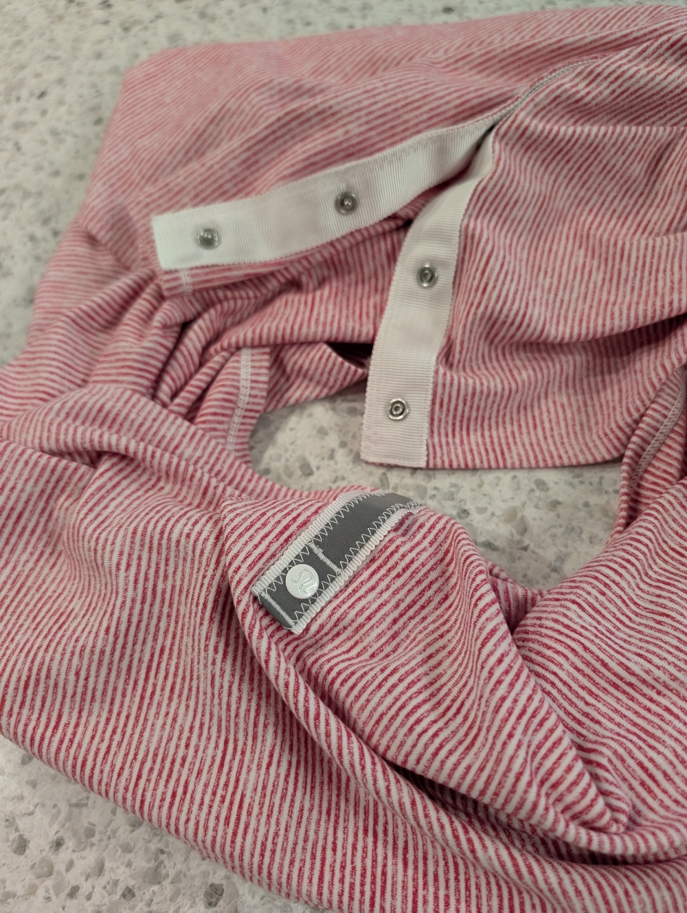 Lululemon Vinyassa Scarf Soft Rulu Red White Stripe Snap Wrap Stretch Infinity
